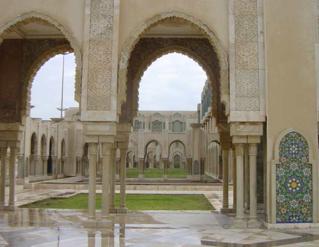ثاني أكبر مسجد بعد المسجد النبوي (انجاز مغربي) على يد ملك أسطوري. (اليكم ا Casablanca Hassan II mosque arches